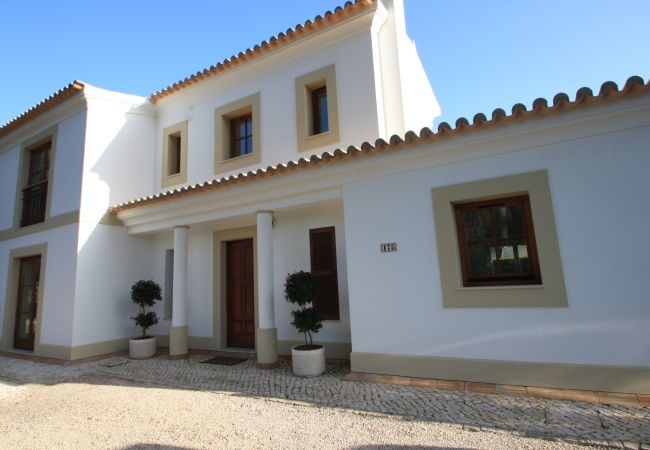 Maison à Vila do Bispo - Holiday House with Pool and Garden in Alma Verde