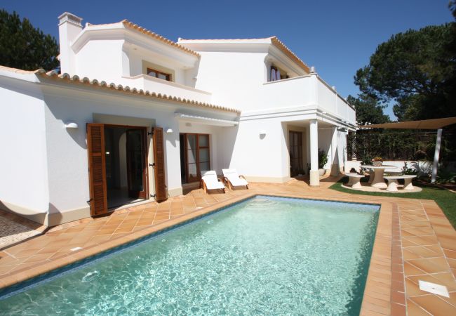 Maison à Vila do Bispo - Holiday House with Pool and Garden in Alma Verde