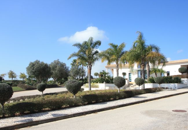 Casa em Vila do Bispo - Holiday House with Pool and Garden in Alma Verde