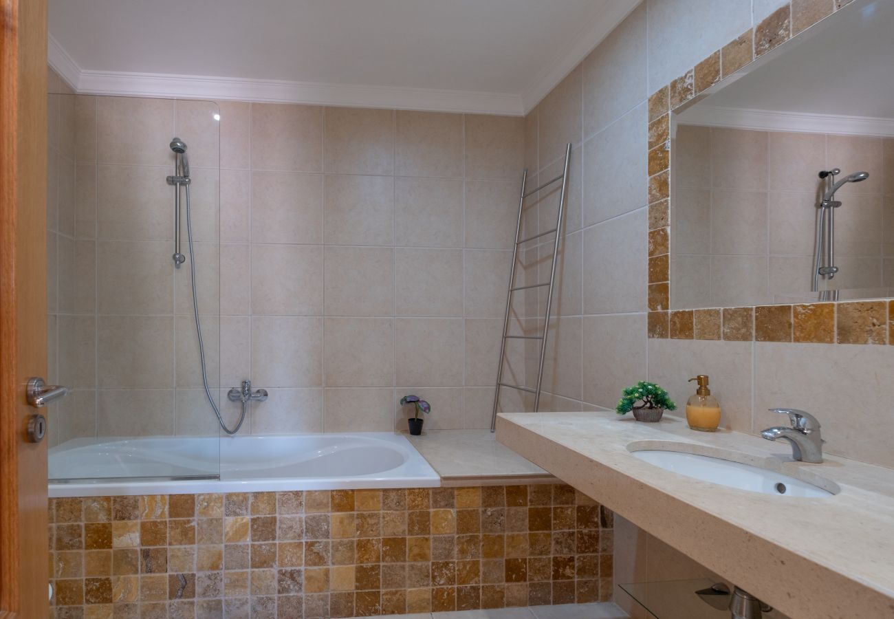 Casa em Lagos - Vila Limoeiro