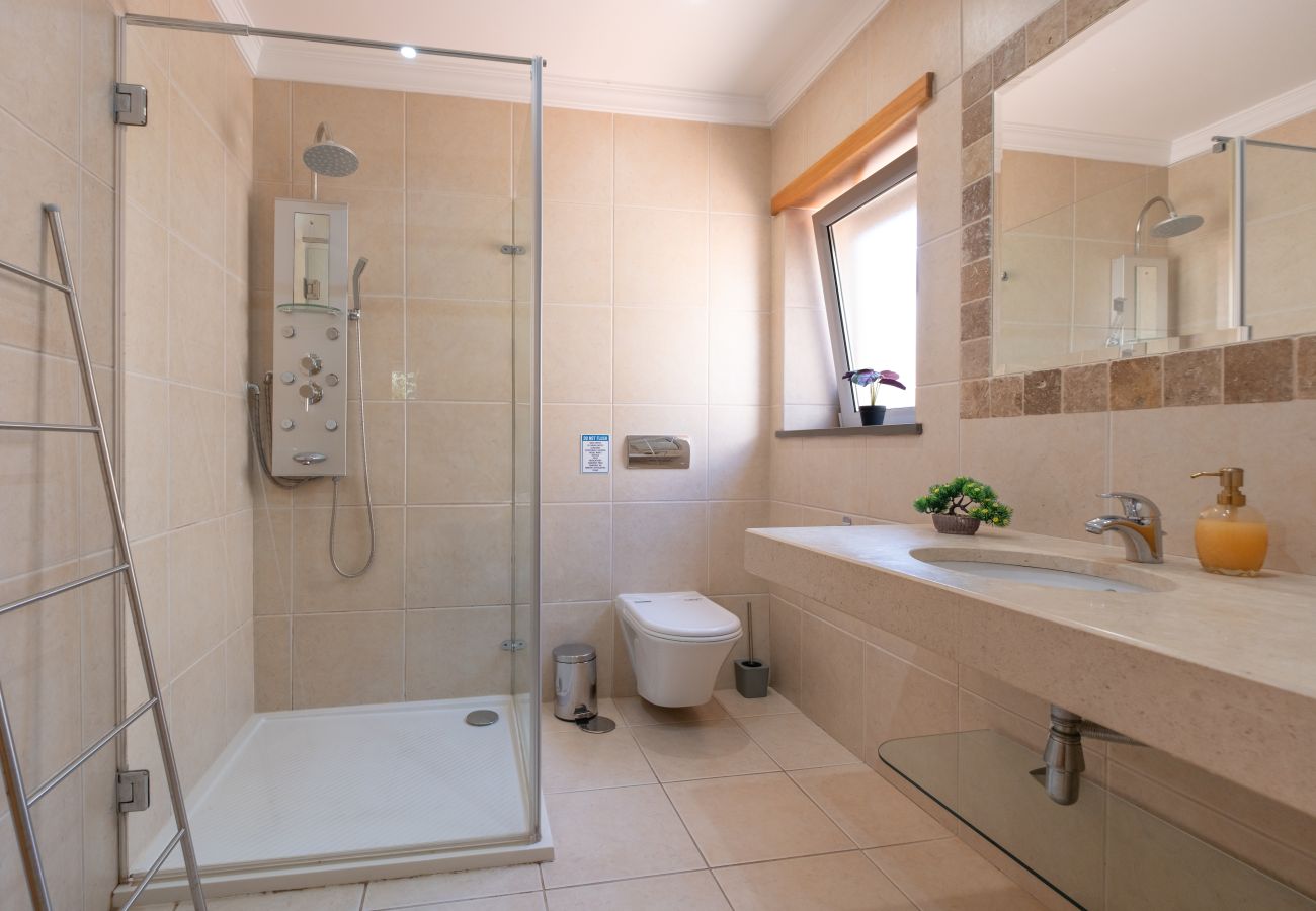 Casa em Lagos - Vila Limoeiro