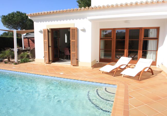 House in Vila do Bispo - Holiday House with Pool and Garden in Alma Verde
