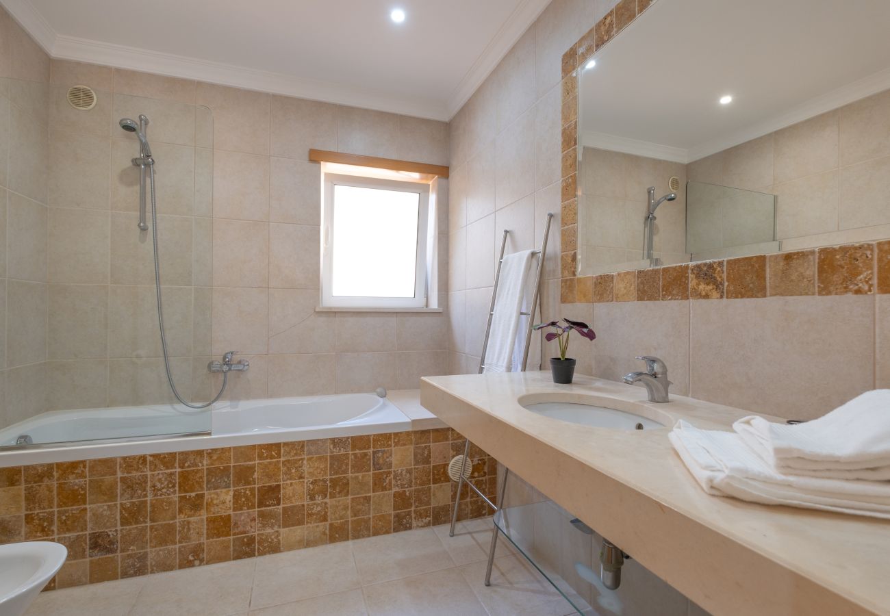 House in Lagos - Vila Girassol