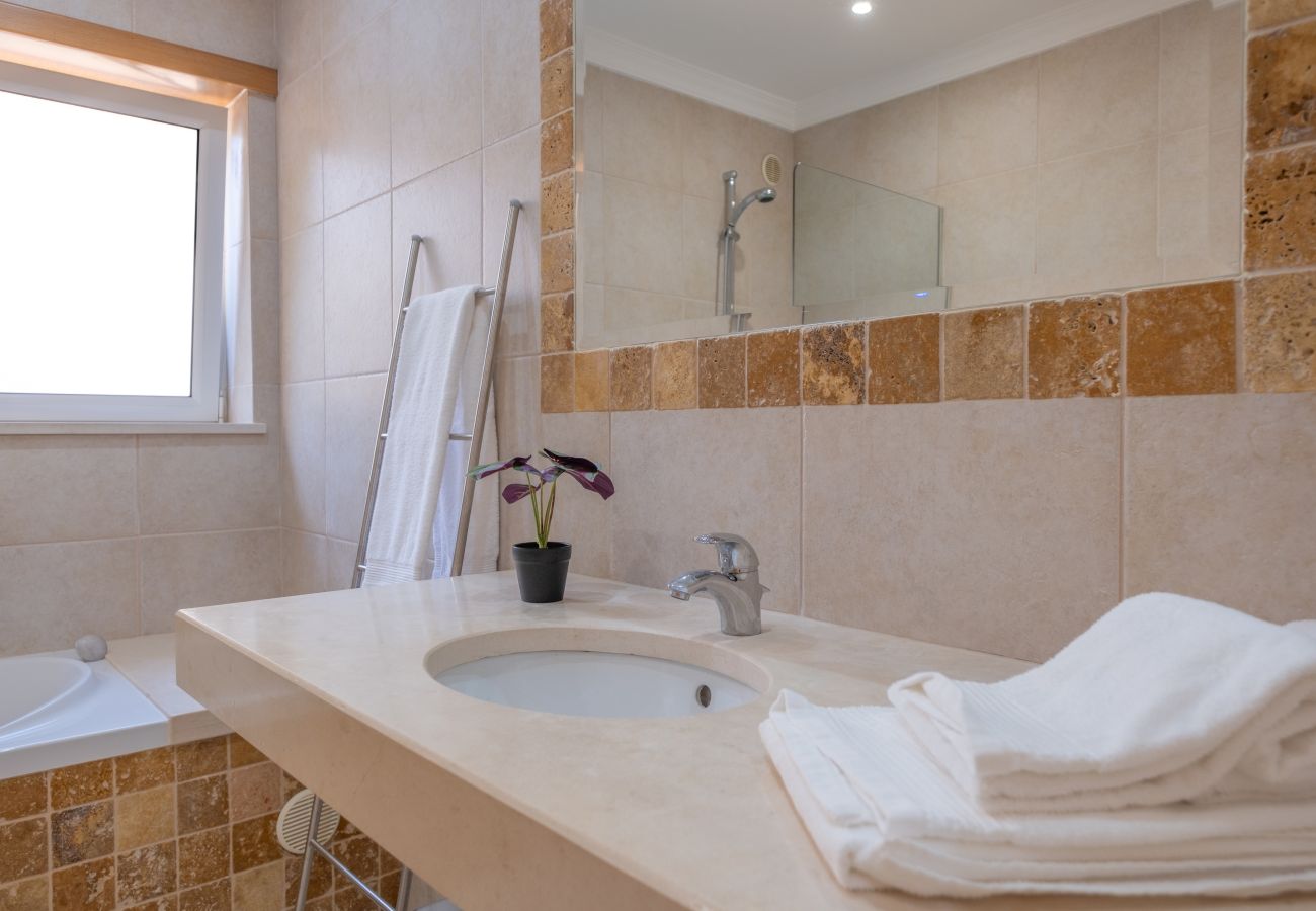 House in Lagos - Vila Girassol